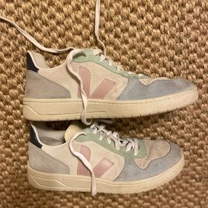 Veja sneakers, Size 10